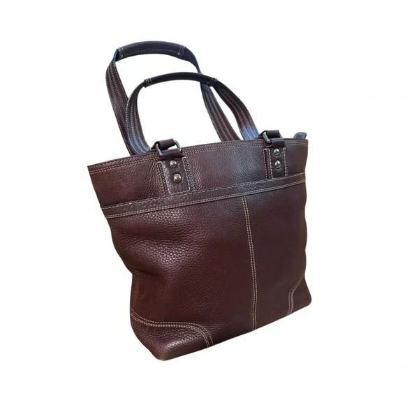 Coach Hampton Brown Pebbled Leather Tote with Structured Design and Dual Straps - Picture 9 of 12